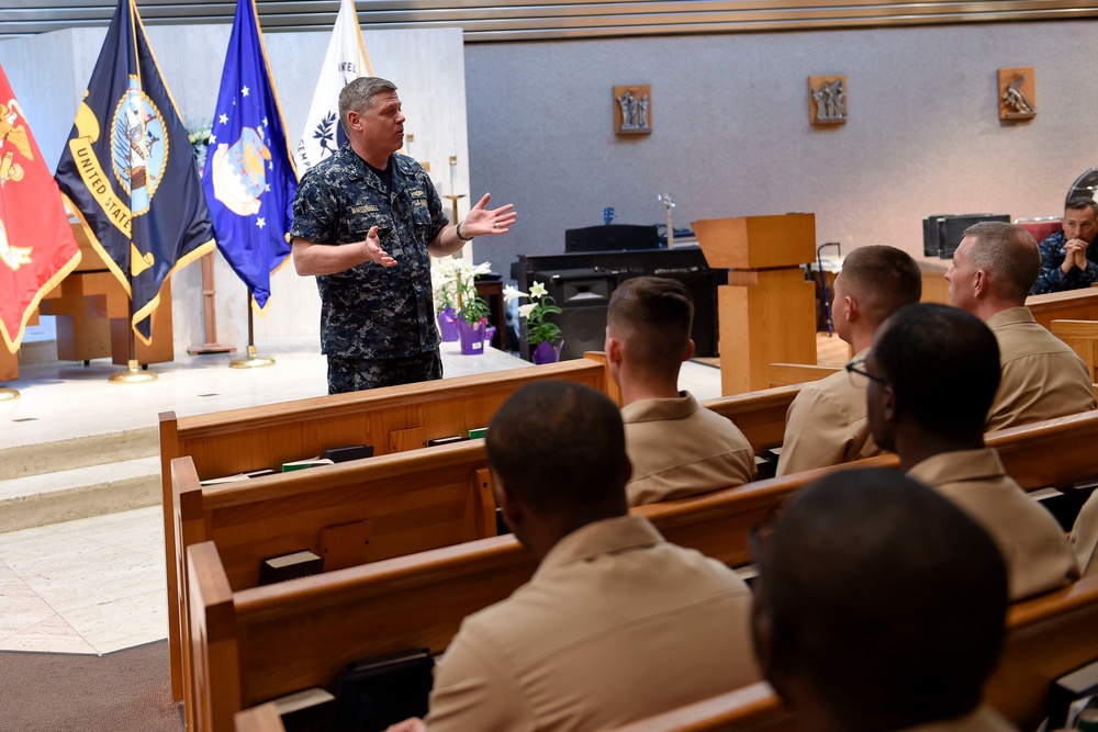 IW Reserve Leader Visits Pensacola