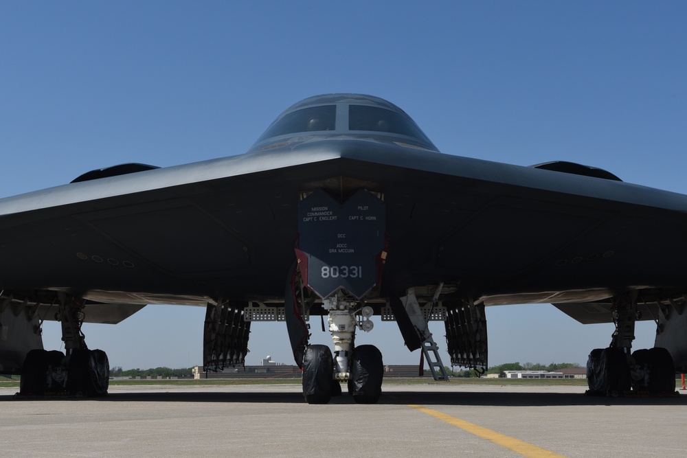 B-2A 'Spirit of South Carolina' visits Tinker AFB, Okla. to say thanks