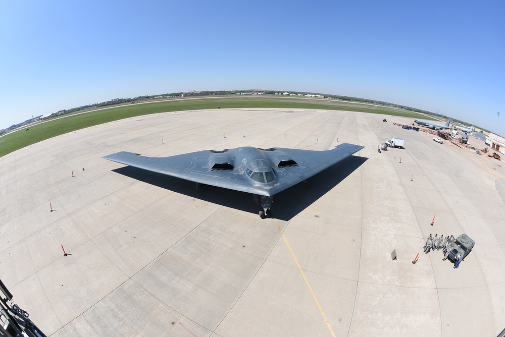 B-2A 'Spirit of South Carolina' visits Tinker AFB, Okla. to say thanks