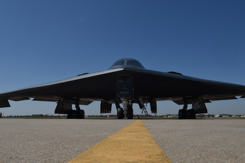 B-2A 'Spirit of South Carolina' visits Tinker AFB, Okla. to say thanks