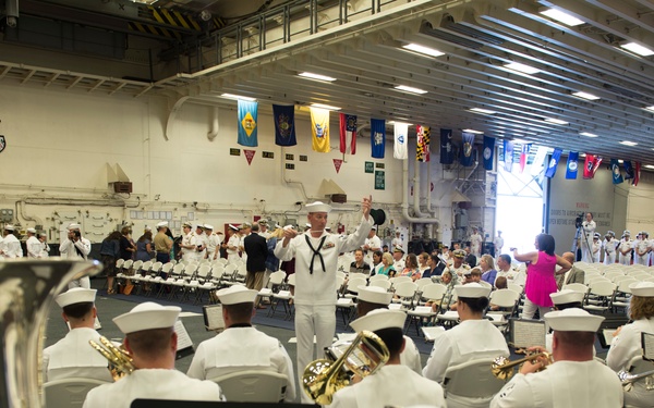 Navy Region Southwest Musicians Play Gig