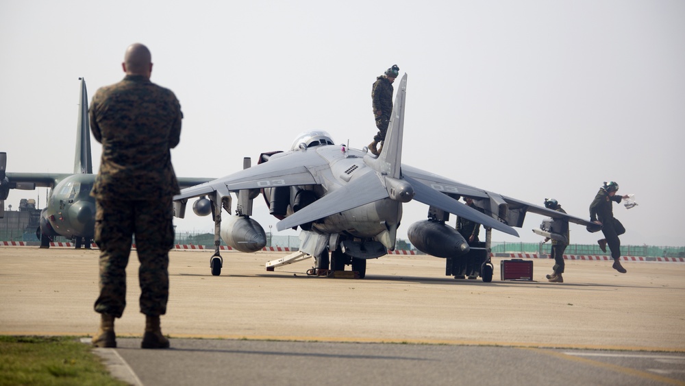 US, ROK forces simulate air-to-air combat