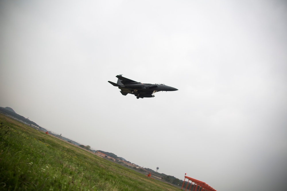 US, ROK forces simulate air-to-air combat