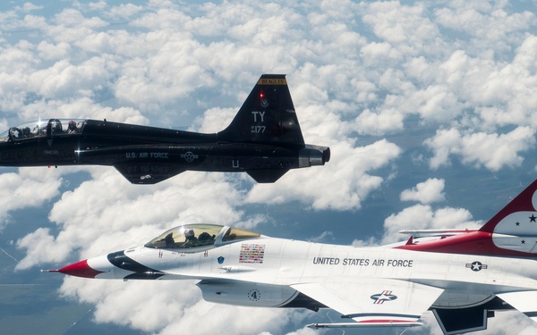 Former Thunderbirds Slot Pilot Reunites With Current Team