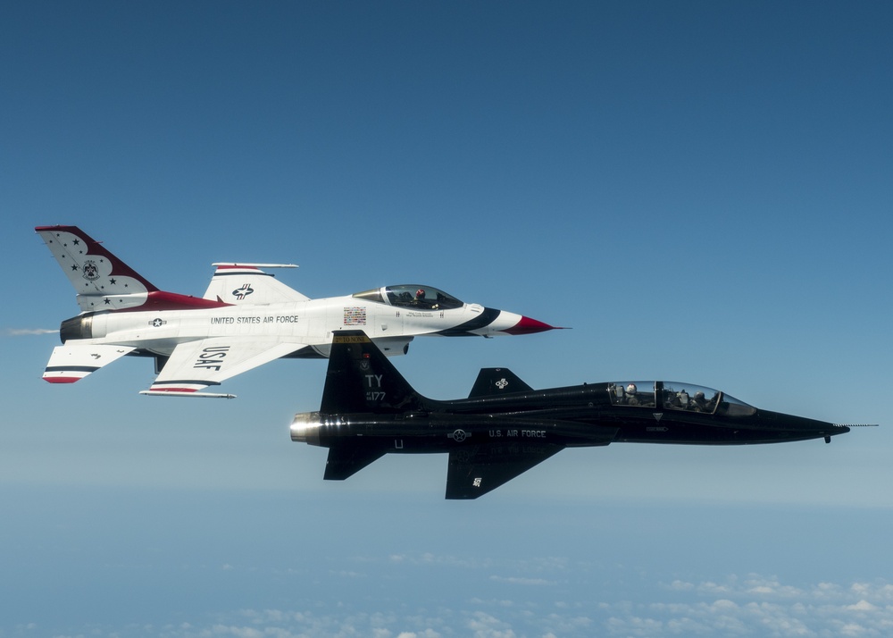 Former Thunderbirds Slot Pilot Reunites With Current Team