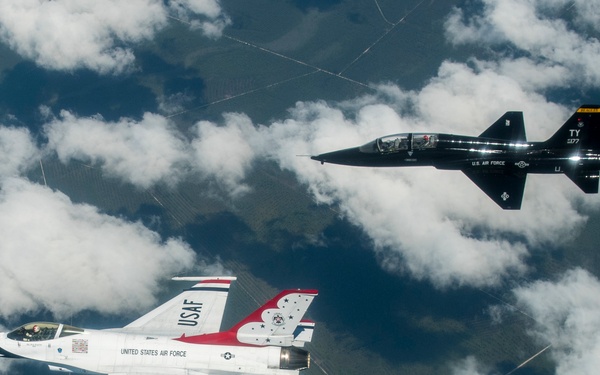 Former Thunderbirds Slot Pilot Reunites With Current Team