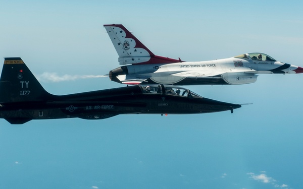 Former Thunderbirds Slot Pilot Reunites With Current Team