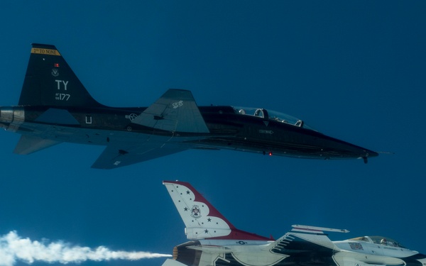 Former Thunderbirds Slot Pilot Reunites With Current Team