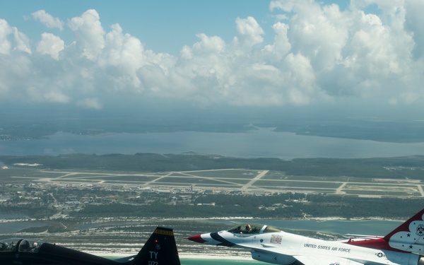 Former Thunderbirds Slot Pilot Reunites With Current Team