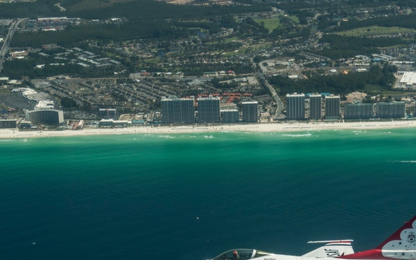 Former Thunderbirds Slot Pilot Reunites With Current Team