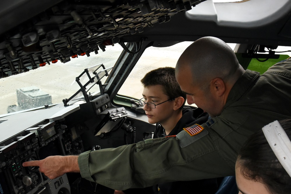 105th Airlift Wing attends career fair