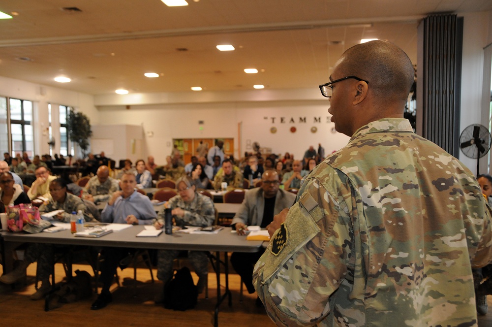 Army Reserve command holds pre-retirement briefing