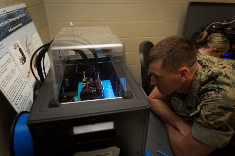 Marines with SPMAGTF-SC learn modern 3D printing techniques