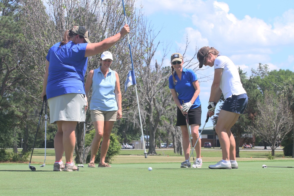 Marne community plays golf for grants