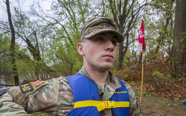 Guardsmen cross the Delaware River