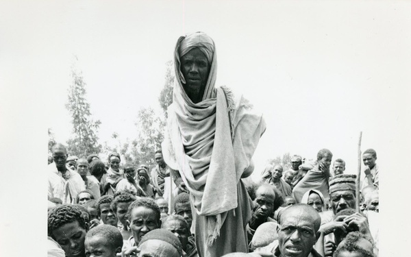 Ethiopia - Crowd in search of food