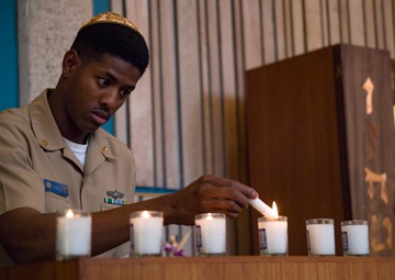 Yom HaShoa: Holocaust Remembrance Ceremony Held at Aloha Jewish Chapel