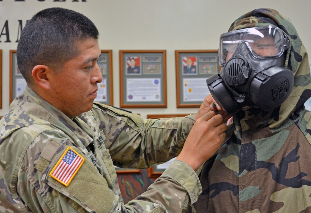 ‘Dragon Fire’ CBRN SMEs share expertise with UH ROTC cadets