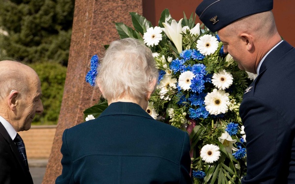 Honoring Holocaust victims