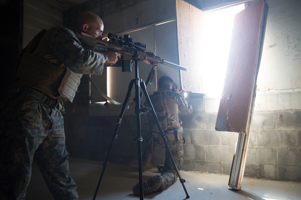 Hitting the target: recon Marines take on urban sniper course