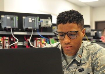Multi-Service exercise teaches Soldiers cyber awareness