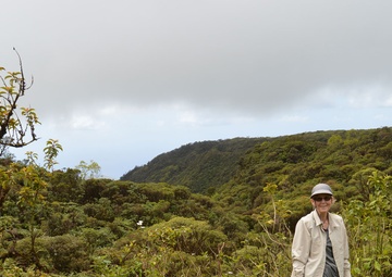 Volunteers help USAG-HI protect native habitats
