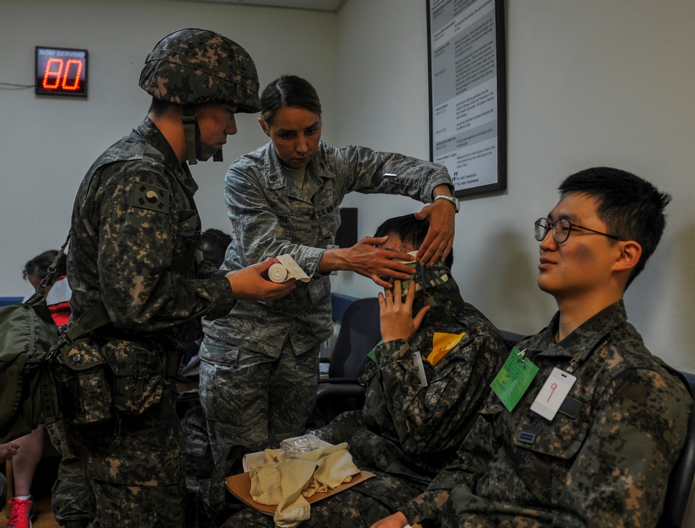 8th Medical Group and ROKAF airmen train to save lives