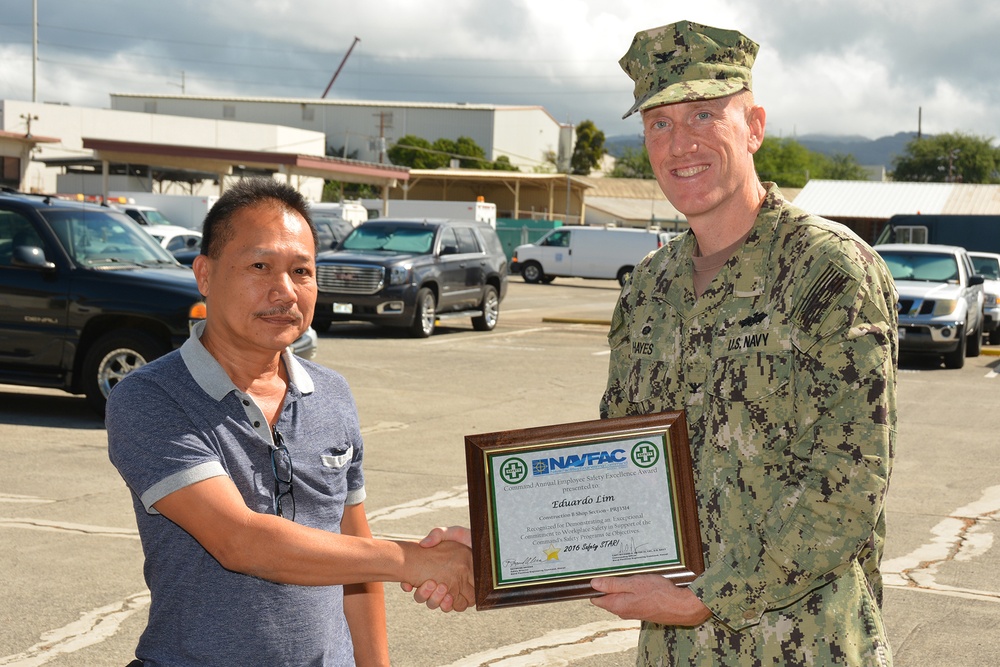 Employee’s Exceptional Initiative Leads to NAVFAC Hawaii Safety Star Award