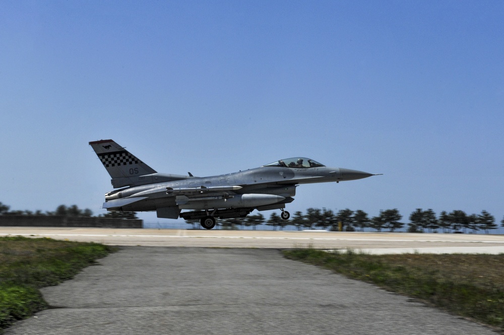 U.S. and ROKAF put air power on full display in Max Thunder 17