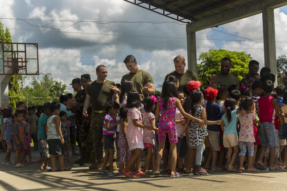 Balikatan: U.S. service members connect with Philippine community