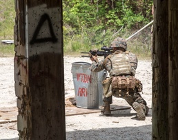 Hitting the target: recon Marines take on urban sniper course