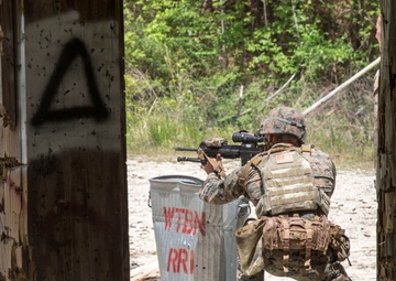 Hitting the target: recon Marines take on urban sniper course
