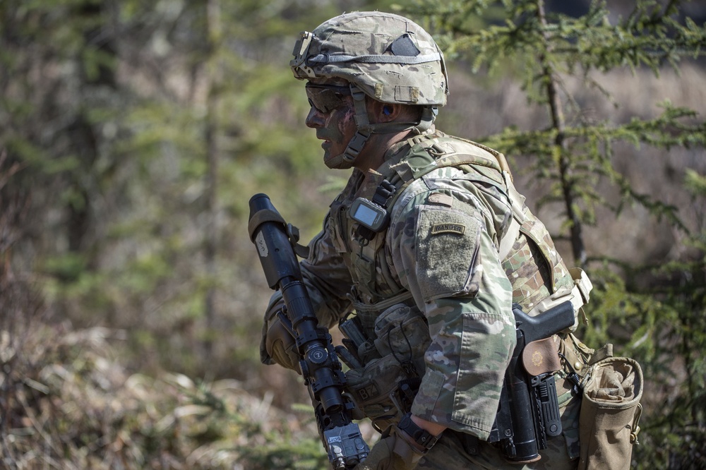 '1 Geronimo' scout platoon paratroopers conduct live-fire training at JBER