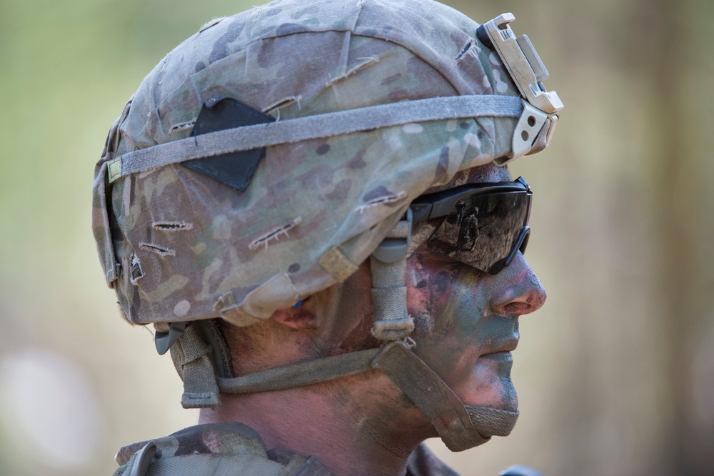 DVIDS - Images - '1 Geronimo' scout platoon paratroopers conduct live ...