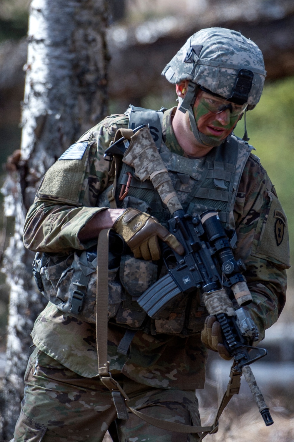 '1 Geronimo' scout platoon paratroopers conduct live-fire training at JBER