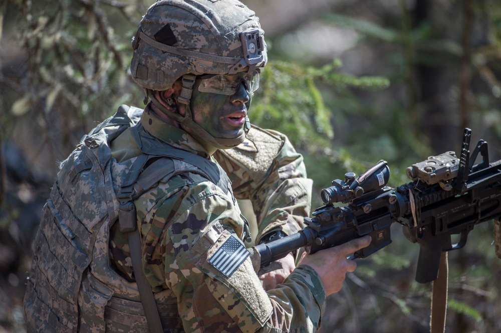 DVIDS - Images - '1 Geronimo' scout platoon paratroopers conduct live ...