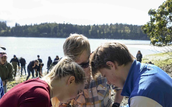 USGS Teams with Blue Heron Middle School to Conduct Beach Seining at Naval Magazine Indian Island