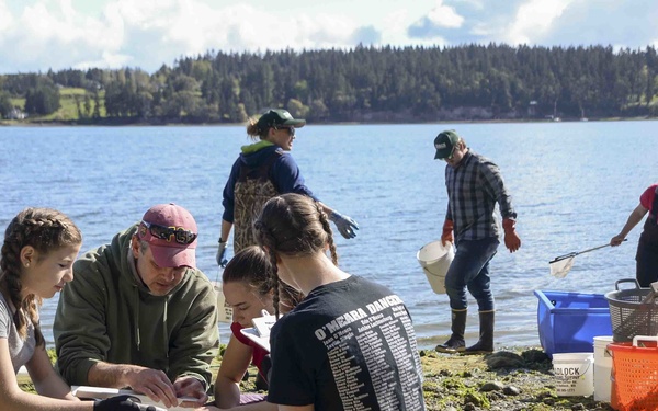 USGS Teams with Blue Heron Middle School to Conduct Beach Seining at Naval Magazine Indian Island