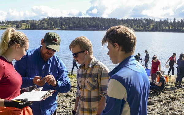 USGS Teams with Blue Heron Middle School to Conduct Beach Seining at Naval Magazine Indian Island