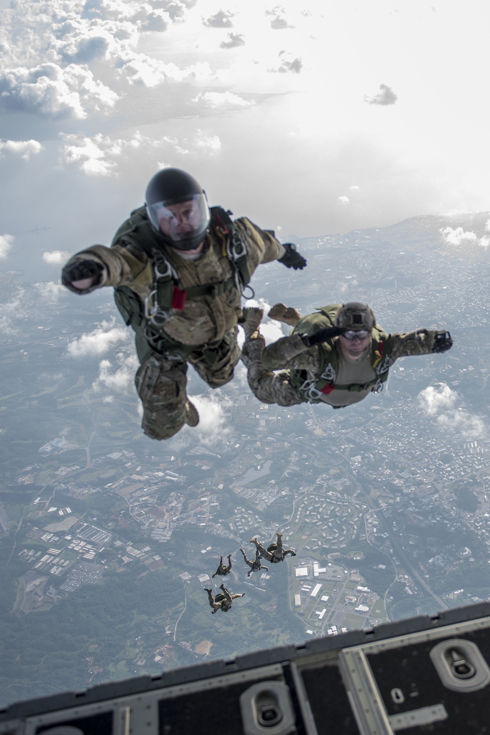 USAF, USA members maintain jump proficiency