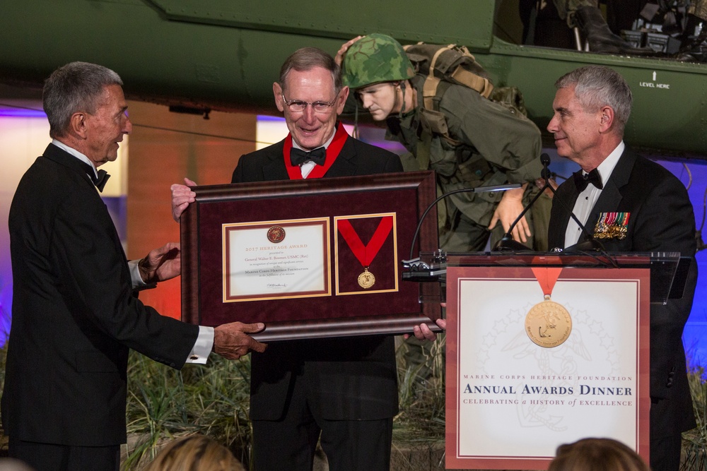 CMC Attends Marine Corps Heritage Foundation Awards Dinner