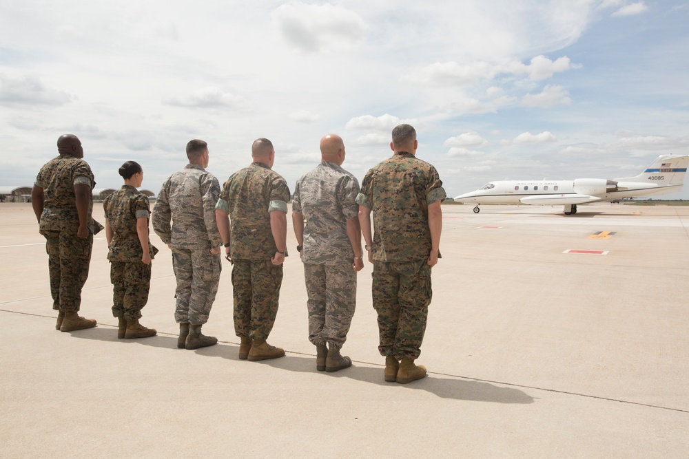 II MEF commanding general visits SPMAGTF-CR-AF Marines