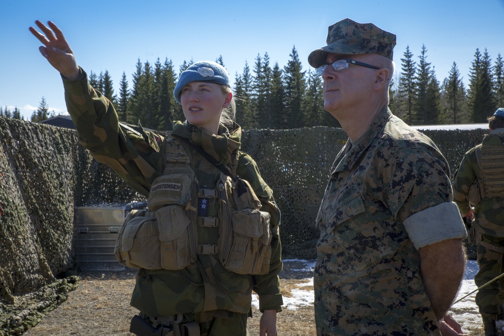 Marines and Norwegian Air Force cadets work together on mock UN exercise