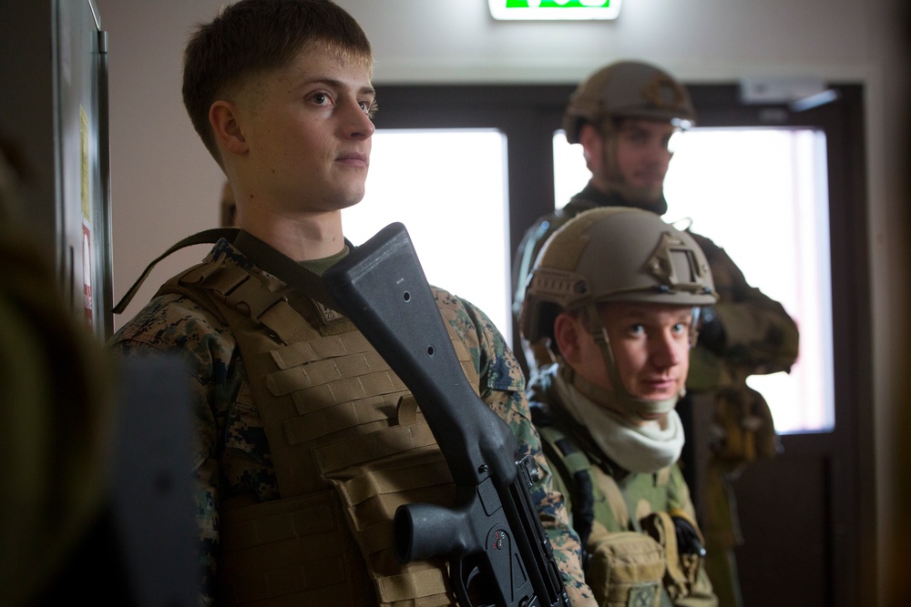 All Clear! | Law Enforcement Marines and Norwegian Armed Forces conduct room clearing training