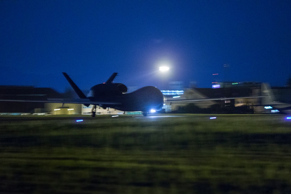 Global Hawk arrives at Yokota