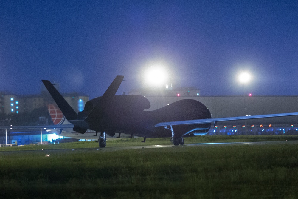 Global Hawk arrives at Yokota