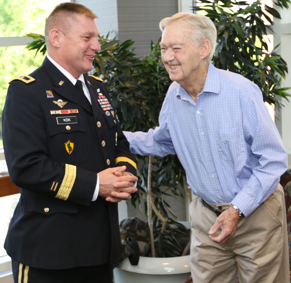 Army Reserve general honors World-War-II veteran