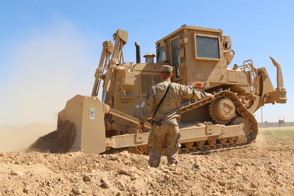 Paratroopers train Iraqi federal police on bulldozers