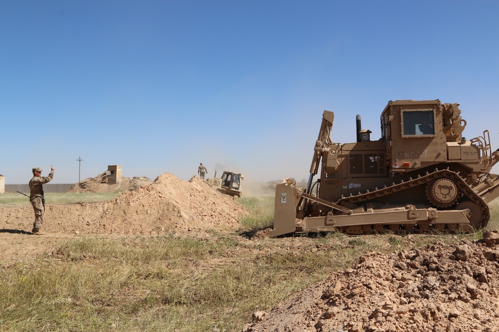 Paratroopers train Iraqi federal police on bulldozers