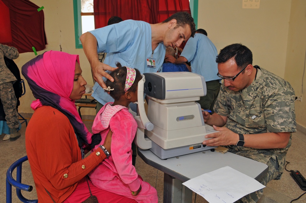 African Lion 2017 provides medical care for Moroccan communities